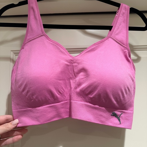 NEVER WORN Puma pink sports bra size XL -  adjustable straps and removable pads - Picture 2 of 6